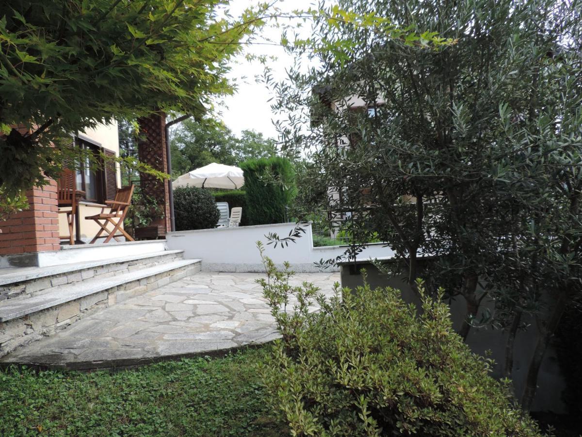 Casa Vacanza Il Glicine Casale Corte Cerro Zewnętrze zdjęcie