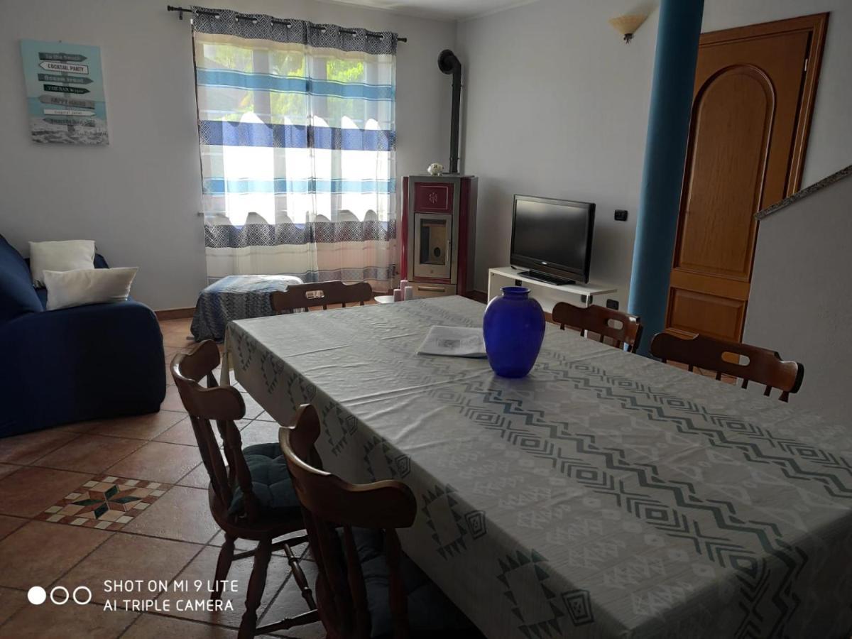 Casa Vacanza Il Glicine Casale Corte Cerro Zewnętrze zdjęcie