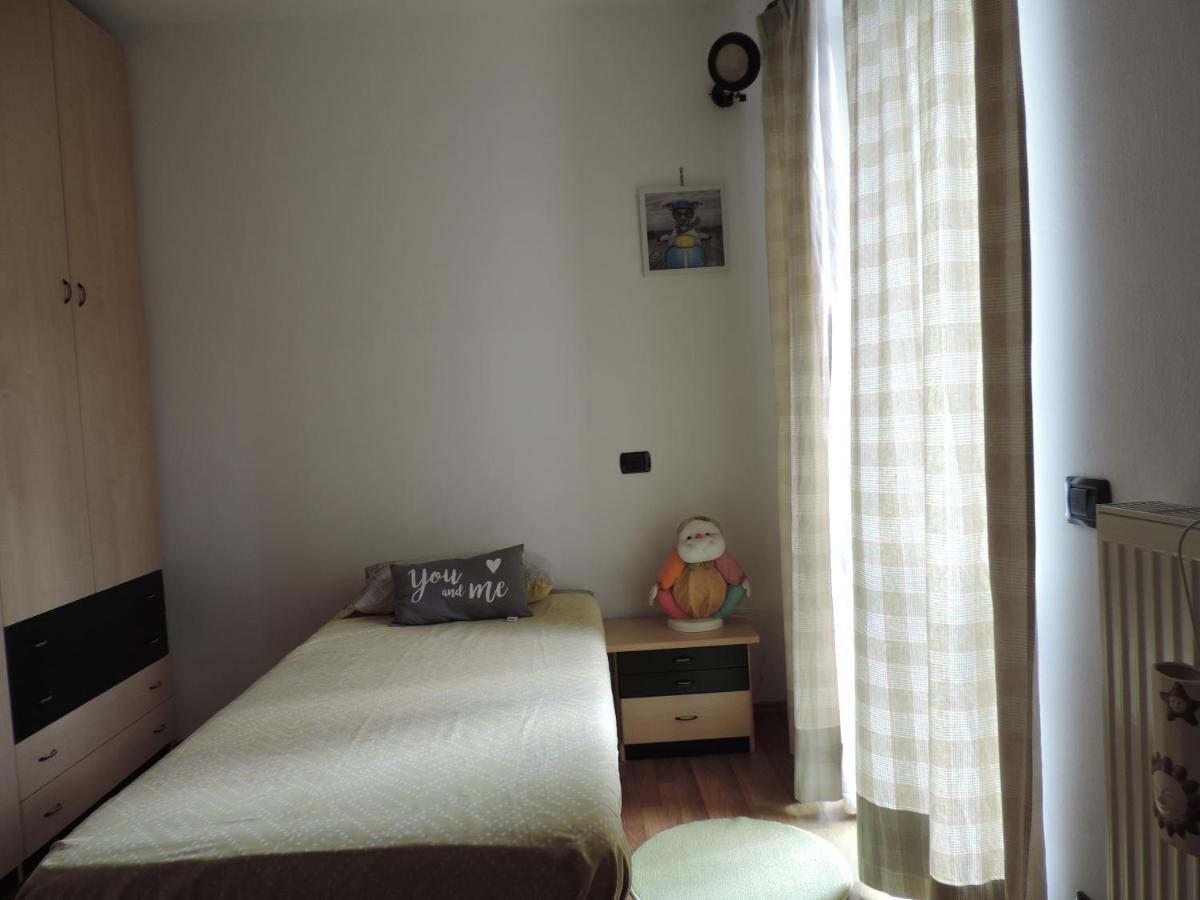 Casa Vacanza Il Glicine Casale Corte Cerro Zewnętrze zdjęcie