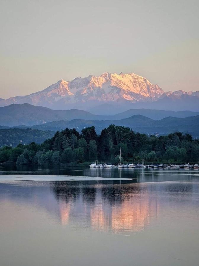 Casa Vacanza Il Glicine Casale Corte Cerro Zewnętrze zdjęcie