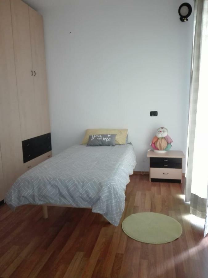 Casa Vacanza Il Glicine Casale Corte Cerro Zewnętrze zdjęcie