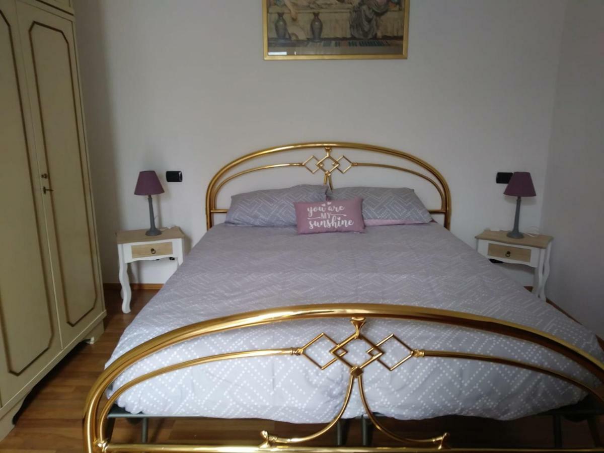 Casa Vacanza Il Glicine Casale Corte Cerro Zewnętrze zdjęcie