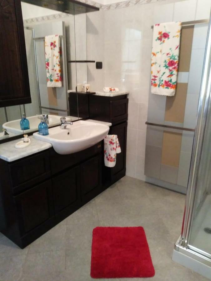 Casa Vacanza Il Glicine Casale Corte Cerro Zewnętrze zdjęcie