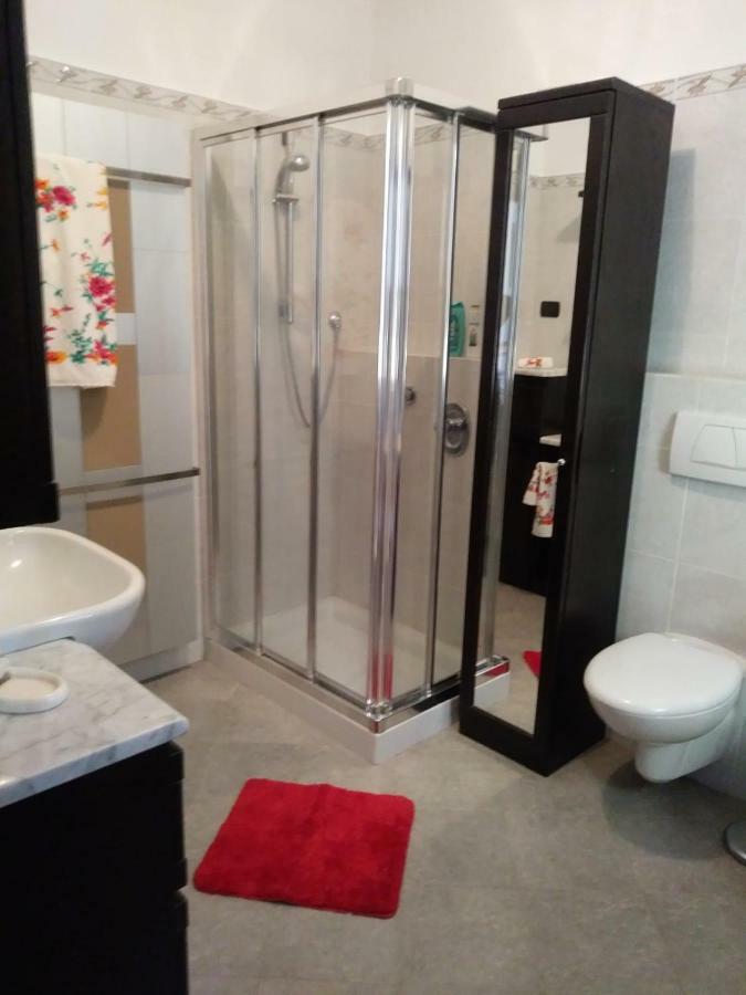 Casa Vacanza Il Glicine Casale Corte Cerro Zewnętrze zdjęcie
