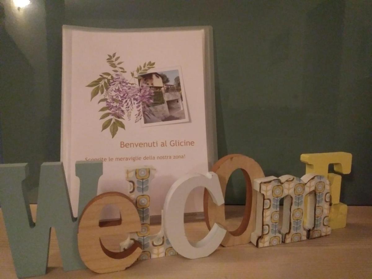 Casa Vacanza Il Glicine Casale Corte Cerro Zewnętrze zdjęcie