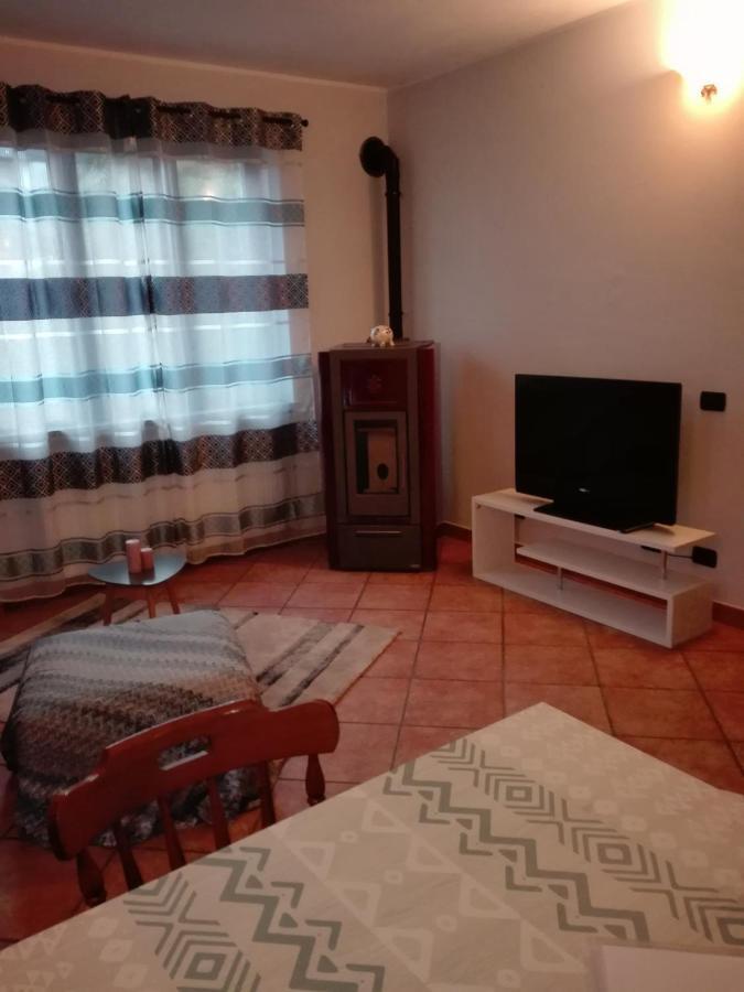 Casa Vacanza Il Glicine Casale Corte Cerro Zewnętrze zdjęcie